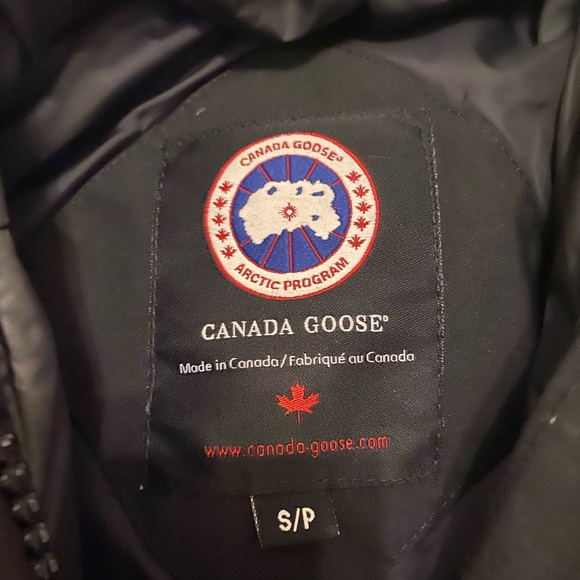 SOLD | Canada Goose Womens Jacket Size Small - Picture 4 of 5